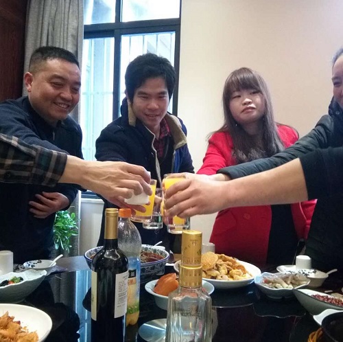 尊龙凯时人生就是博的年味不一样！----尊龙凯时人生就是博为一线员工献上除夕“爱心团圆”饭